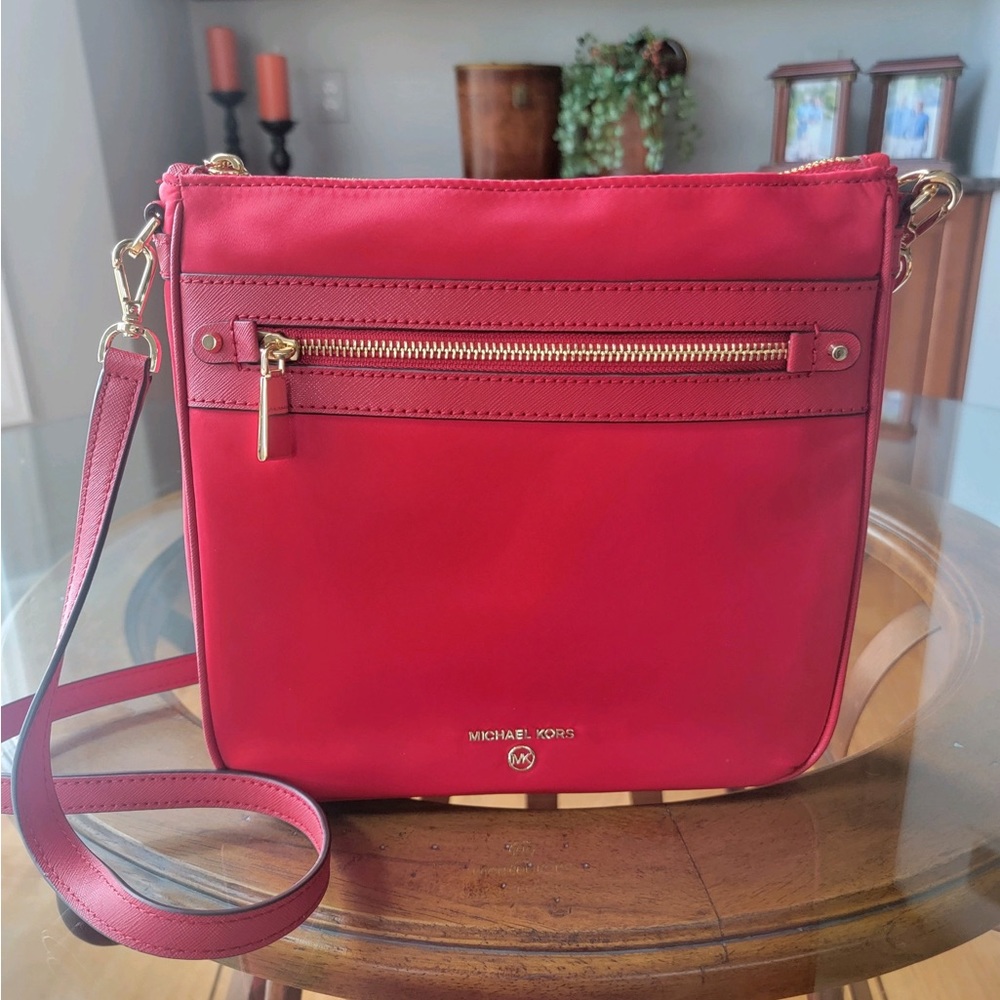 MICHAEL KORS – Jet Set Charm Crimson Nylon/Leather Crossbody Bag